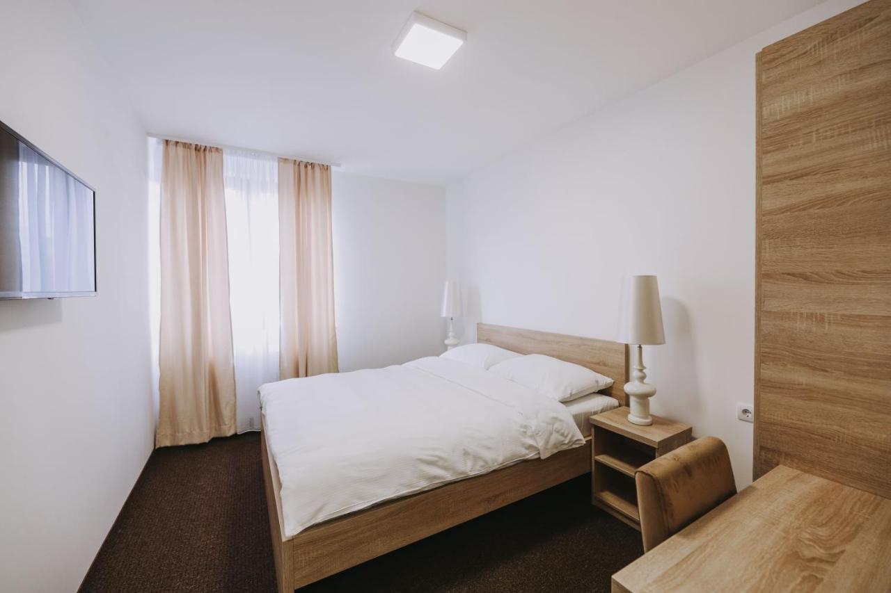 Hotel Tanja 巴尼西卢卡 外观 照片